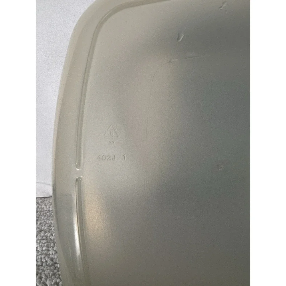 VTG Rubbermaid 2.4 GAL Food Storage Container Clear Snap‎ Lid 